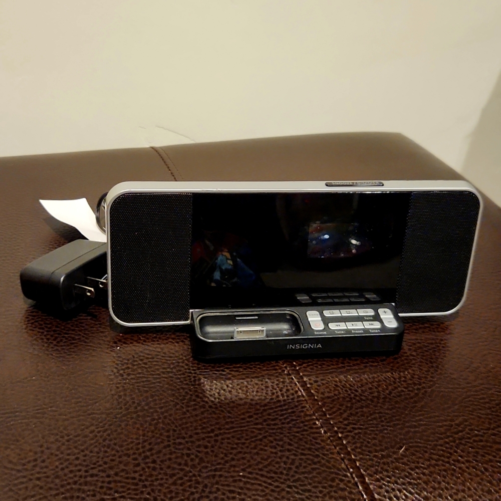 Insignia ipod dock alarm radio